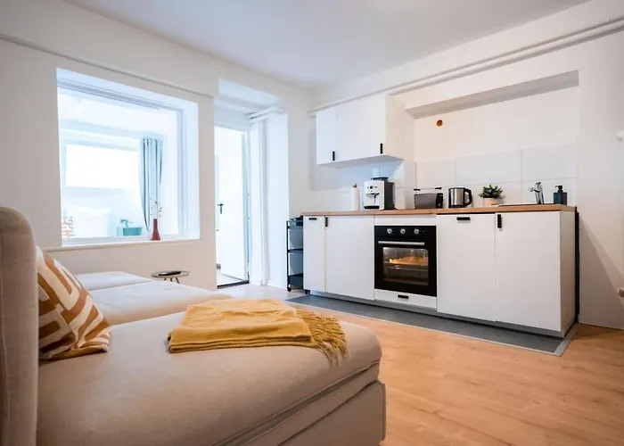 Hamburg City Apartment For 7