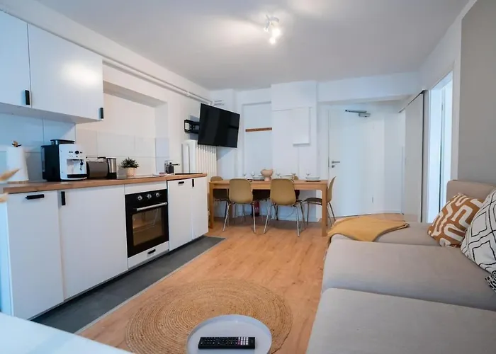 Hamburg City Apartment For 7